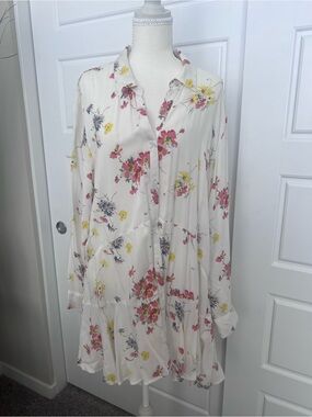 Chelsea & Theodore Cream Floral Button-Front Tunic with Pink & Yellow Blossoms